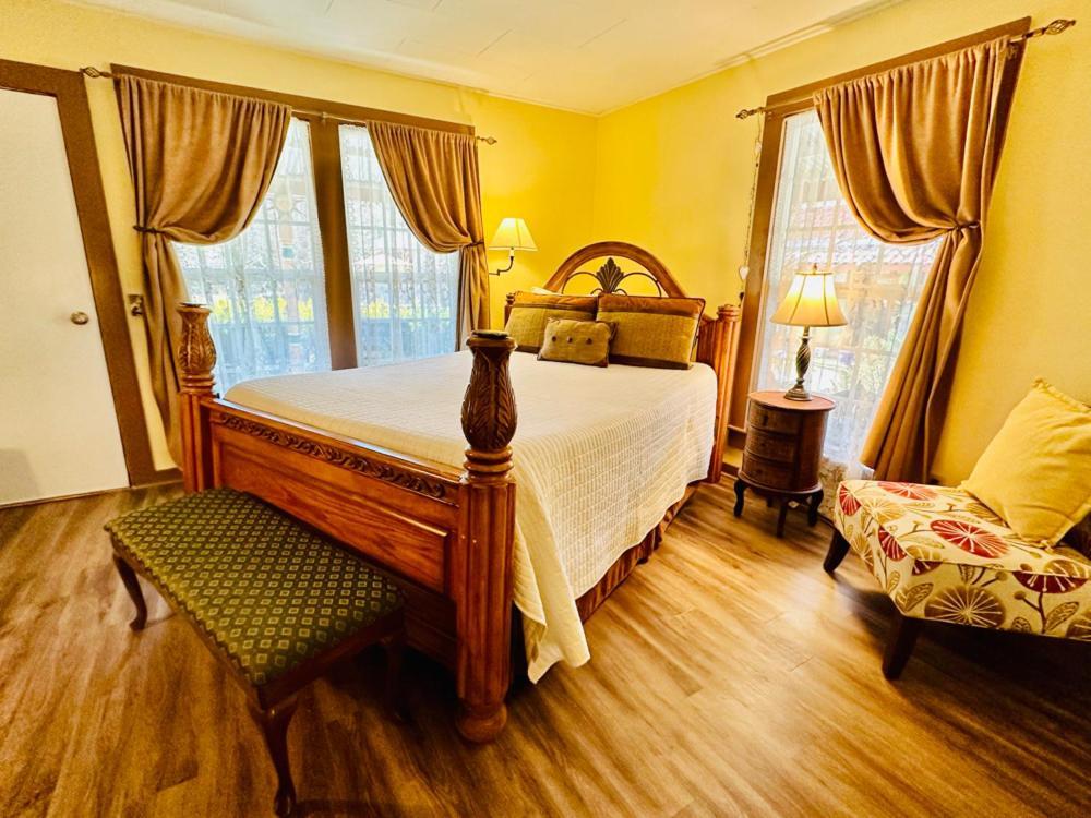 Mile High Ranch Hotel Bisbee Room photo